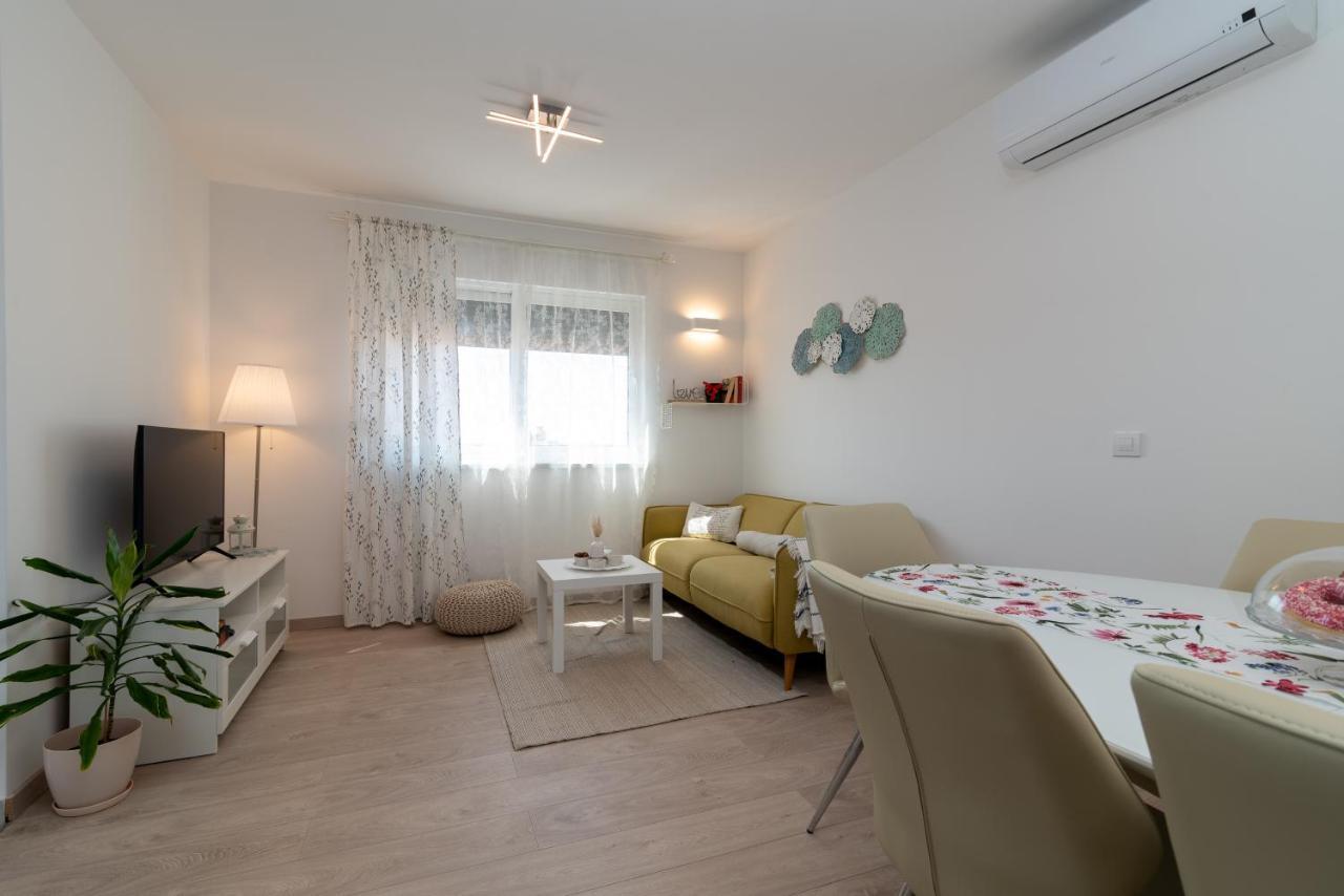 Apartman Lotos Lägenhet Trogir Exteriör bild
