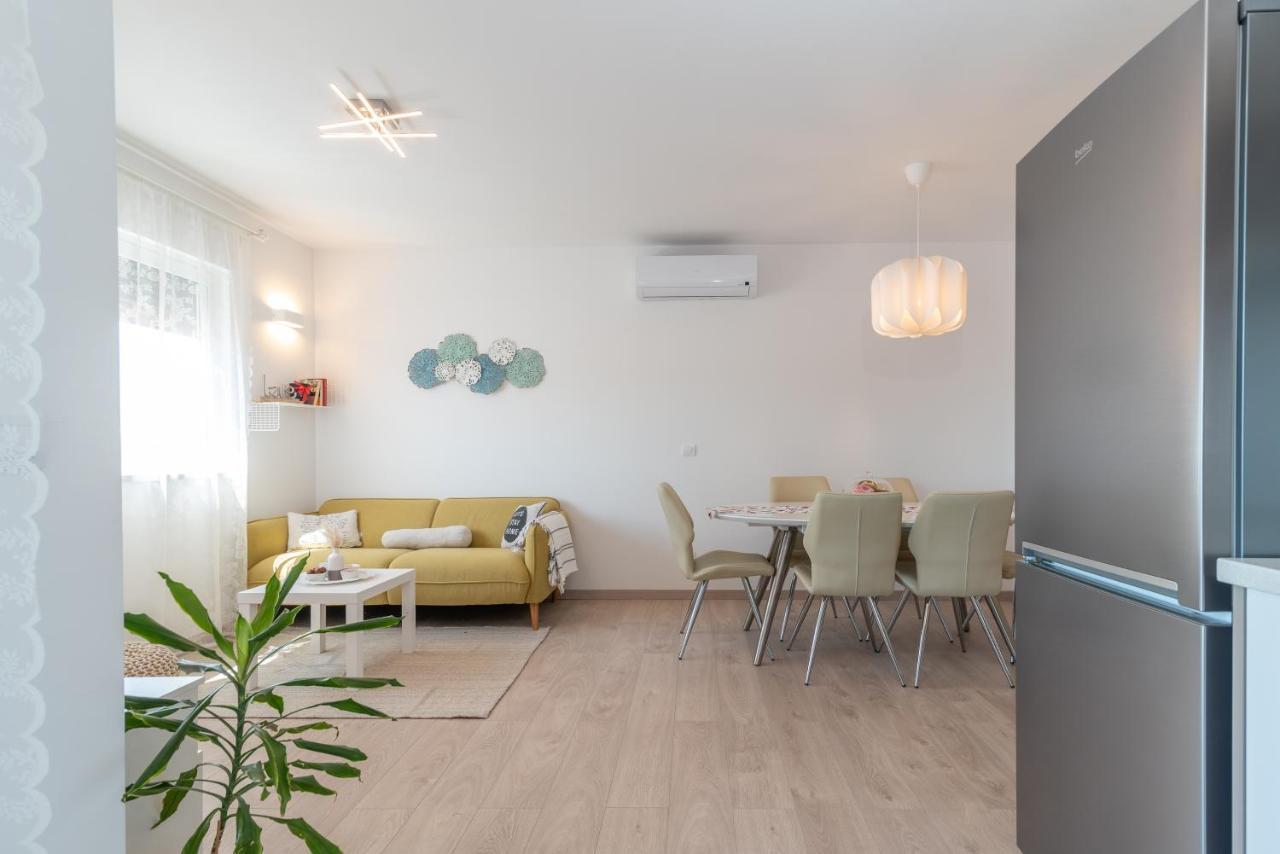 Apartman Lotos Lägenhet Trogir Exteriör bild