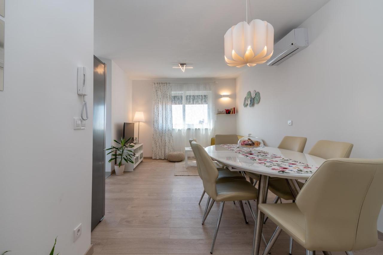 Apartman Lotos Lägenhet Trogir Exteriör bild
