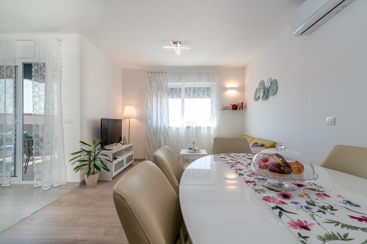 Apartman Lotos Lägenhet Trogir Exteriör bild